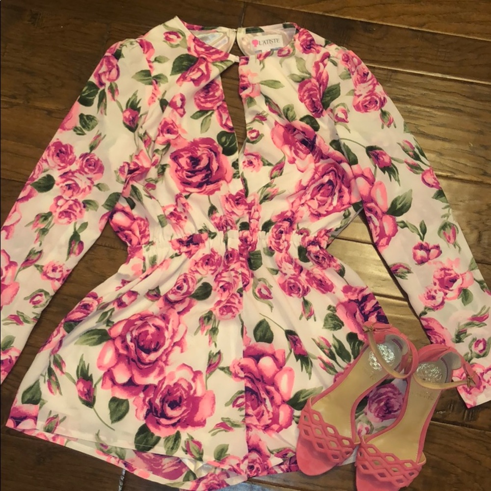 Never been worn Floral Romper💕